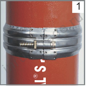 Connecting coupling with tightened bolt